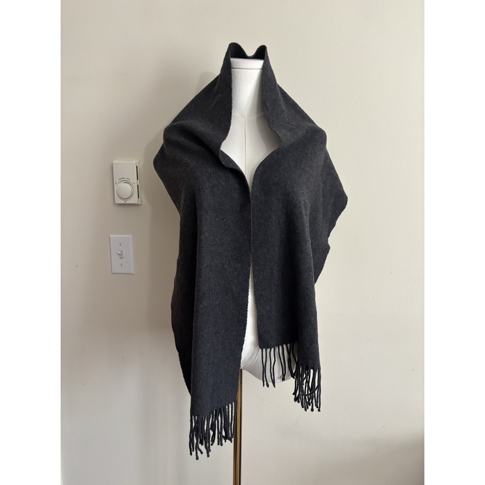 Saks Fifth Avenue 100% Cashmere Scarf Fringe Charcoal Gray Winter Autumn Neutral